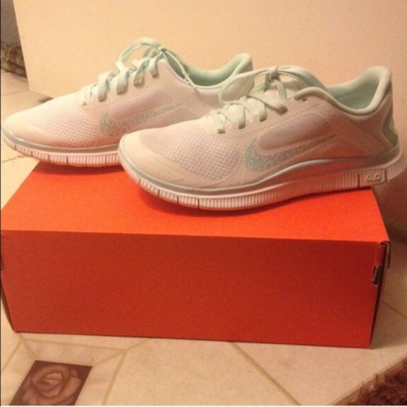 Nike free runs 4.0