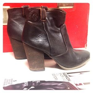 Lather Ankle bootie