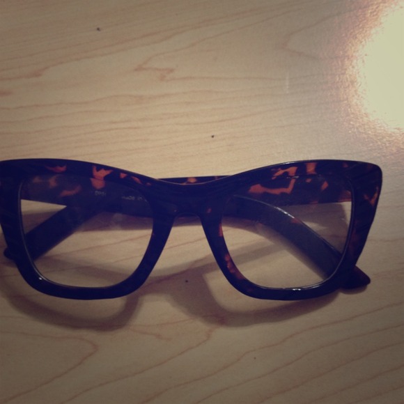 Cat eye glasses
