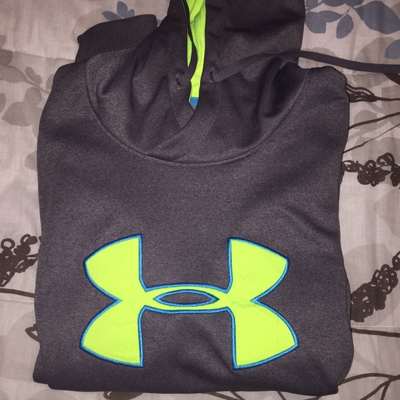 Under Arnour sweatshirt size L