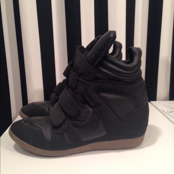 Black wedge tennis shoes
