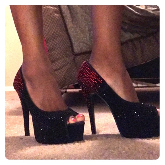 Red circle Shoes - Red and black heels
