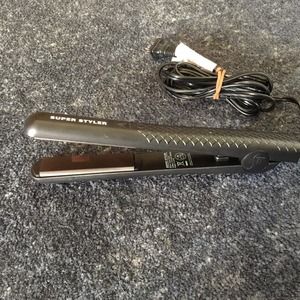 HerStyler flat iron