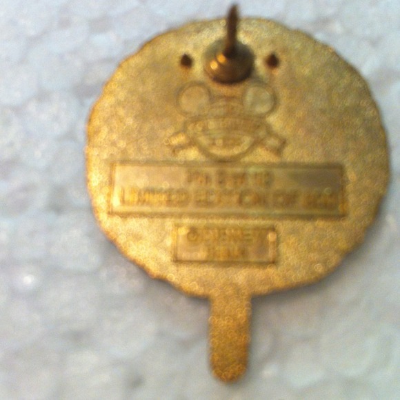 Limited Edition of 800 Tinkerbell Disney Pin - Picture 2 of 2