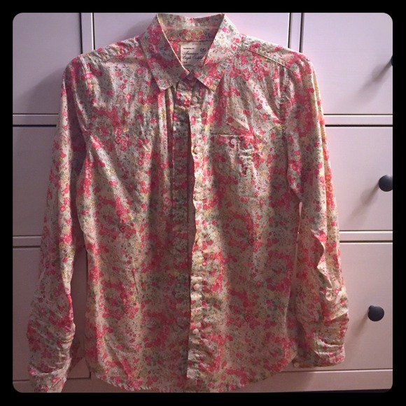 American Eagle Floral Blouse