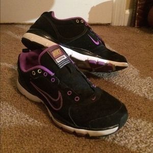 BLACK & PURPLE NIKE FLEXTR