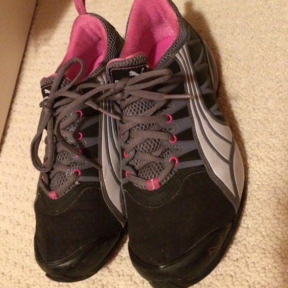 Puma tennis shoes