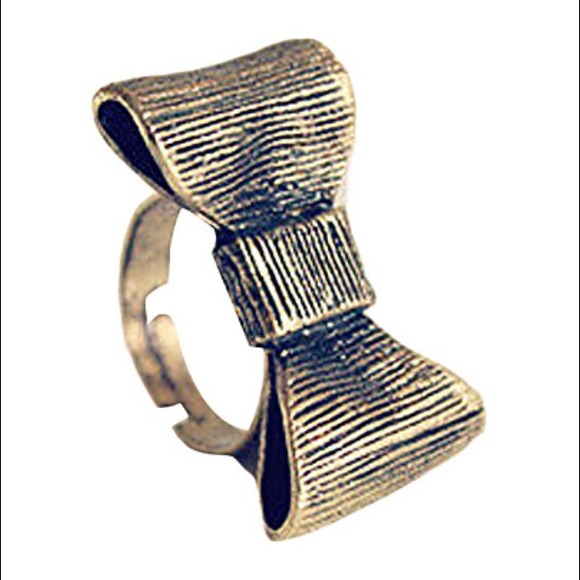 Vintage bow ring..!!