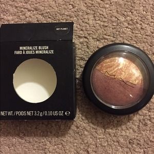 MAC Mineralize Blush in Hot Planet