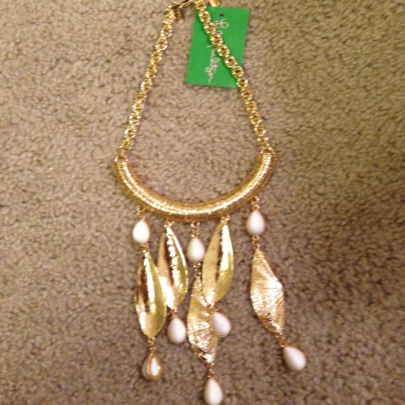 Lilly Pulitzer she shells gold necklace