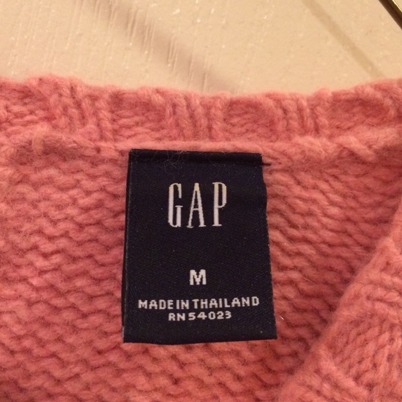 SOLD Pink gap sweater - Picture 2 of 4