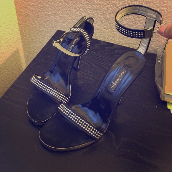 Shoes - Picture 1 of 2