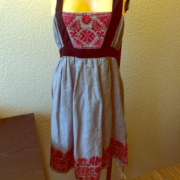 Dress - Picture 1 of 3