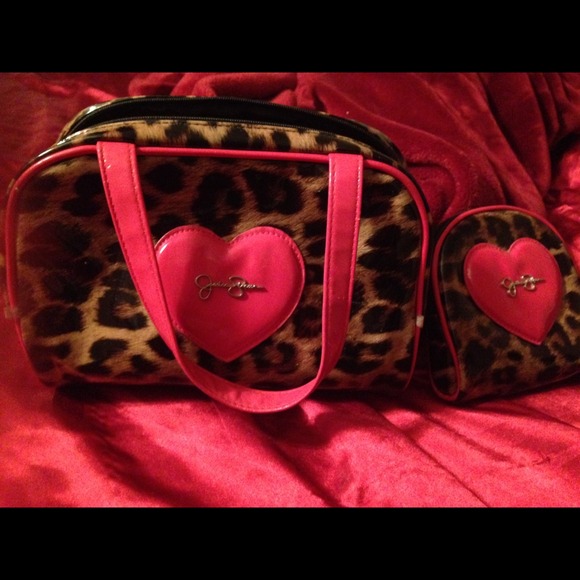 Cosmetic bag
