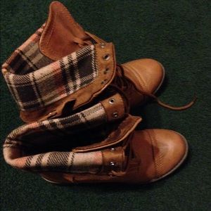 SUPER CUTE COMBAT BOOTS