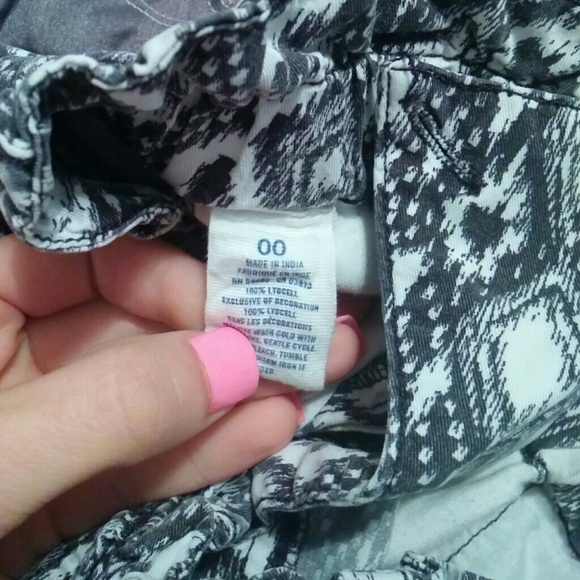 Tribal shorts - Picture 3 of 3