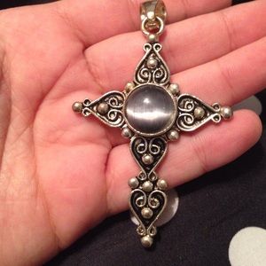 Cross pendant (brand new)⭐️⭐️