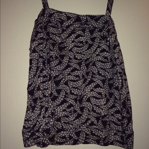 Gap navy with white flowers tank
