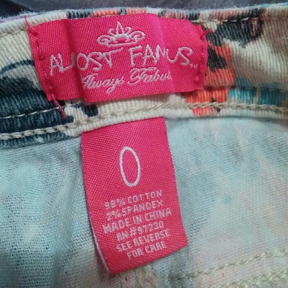 High waisted shorts - Picture 2 of 2