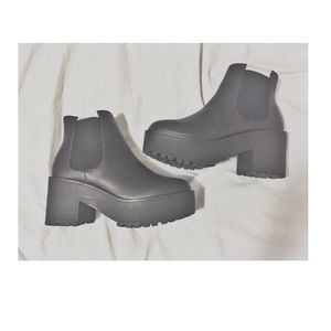 ✨TRADED✨Black Chunky Platform Booties