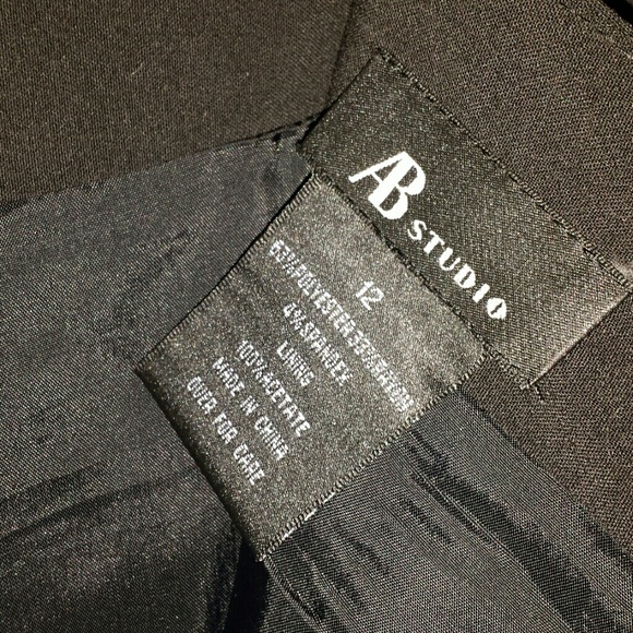 Black skirt - Picture 2 of 2