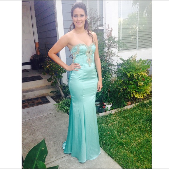La Femme Dresses & Skirts - Prom dress‼️ Gorgeous teal/mint👗