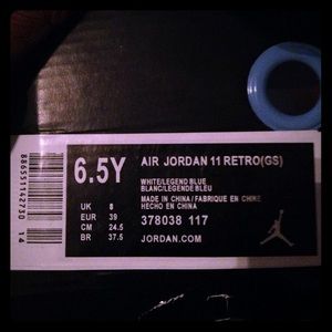 Air Jordan 11 Legend blue