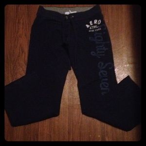 BUNDLE Aero sweats & sweater.