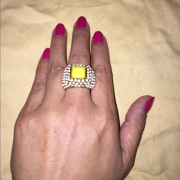 Beautiful ring! - Picture 2 of 3