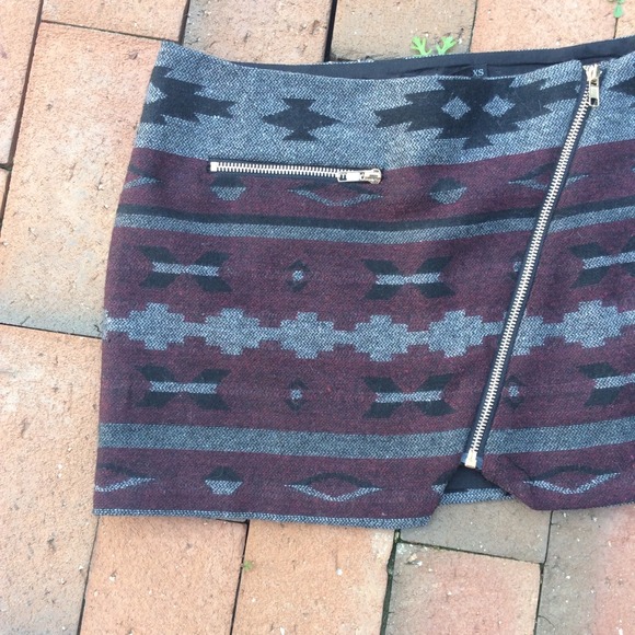 🆕NWT LF Tribal Aztec Burgundy Grey Wool Mini
