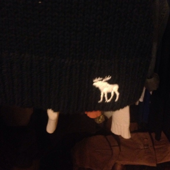 Abercrombie sweater - Picture 2 of 4