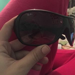 BOLD RAY BAN SUNGLASSES