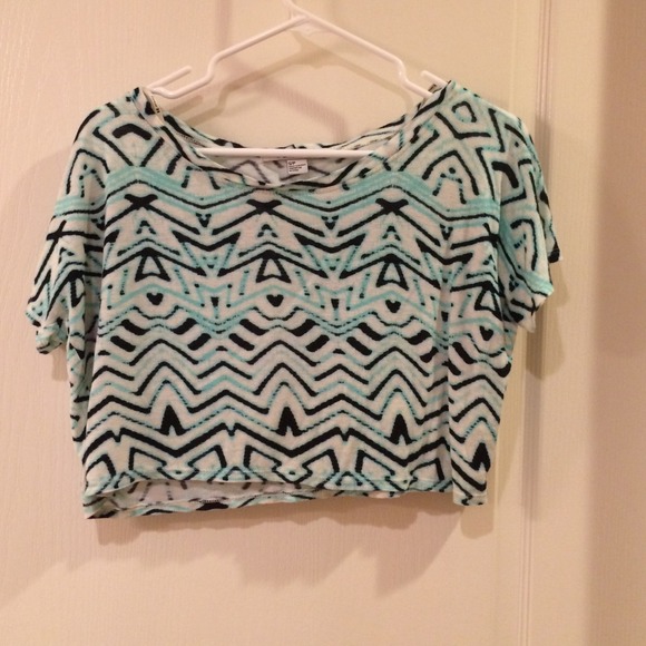 Forever 21 Tops - Loose crop top