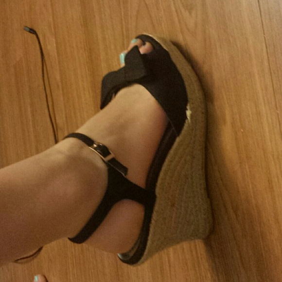 ✋SOLD✋Wedges - Picture 3 of 3