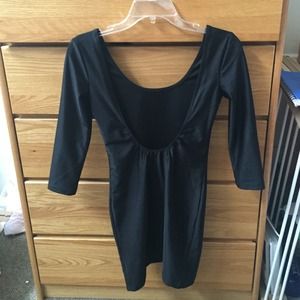 backless black dress