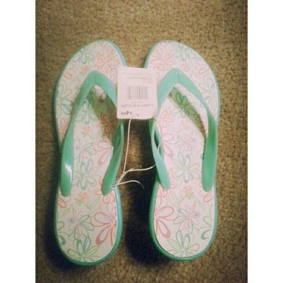 Beach Shoes - Picture 2 of 3