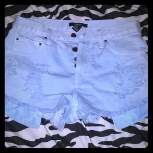 Distressed short shorts