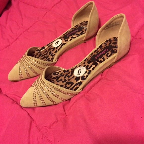 Nude flats