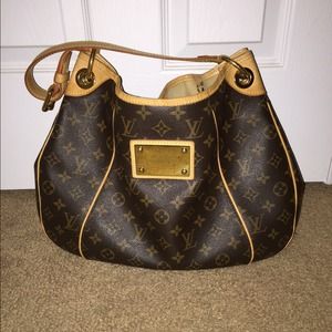 SOLD!!! 💯 authentic LV galliera pm