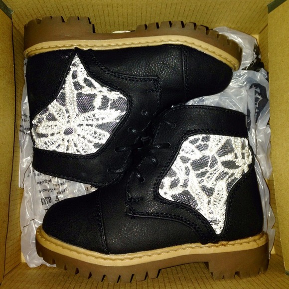Boots kids size 5 - Picture 1 of 1