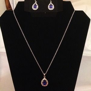 3 piece: Necklace and Earrings