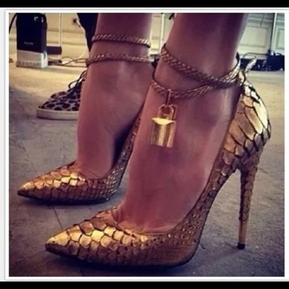 Shoes - Gold snakeskin embossed lock heels pumps