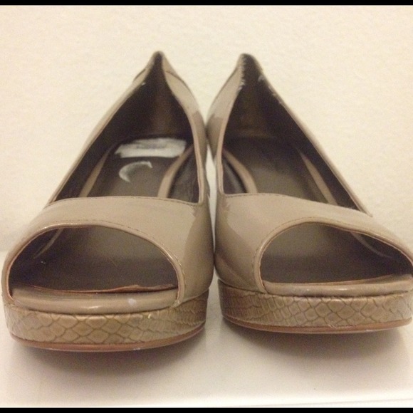 Shoes - Picture 2 of 4