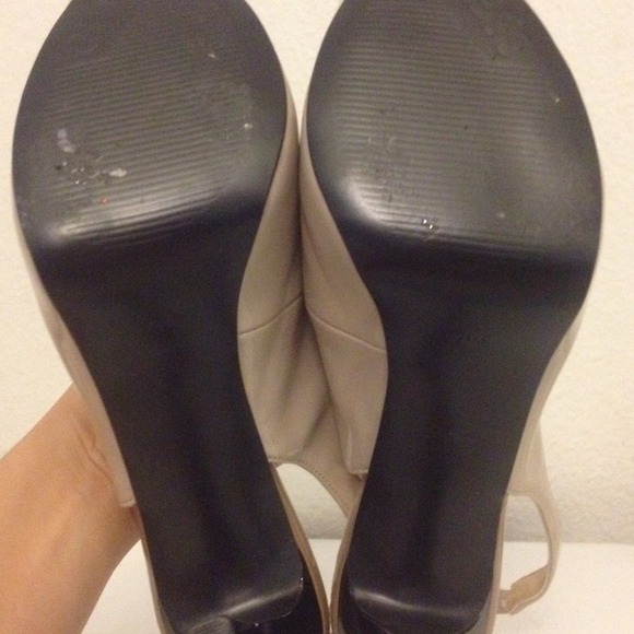 Heels - Picture 2 of 4