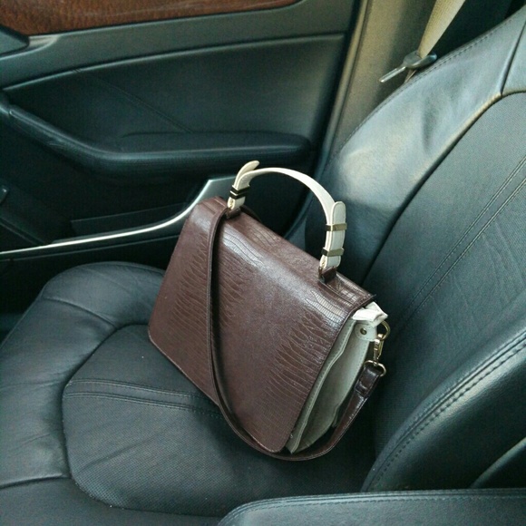 Briefcase style hand bag or messenger bag