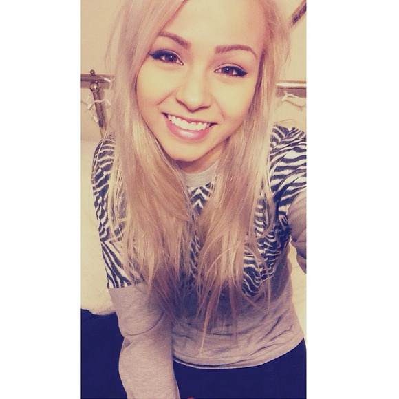 PINK by Victoria's Secret varsity crew. - Picture 1 of 4