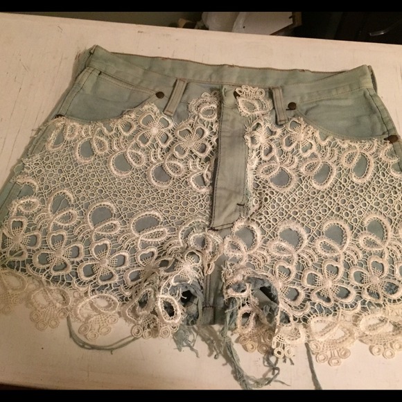 🌵festival shorts🌵Laced cutoff denim shorts!