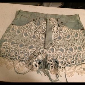 🌵festival shorts🌵Laced cutoff denim shorts!