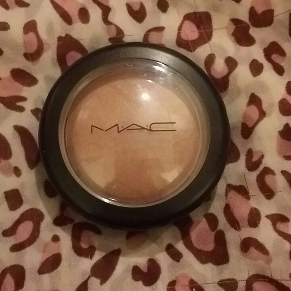 *BUNDLED* MAC Minerlize Blush