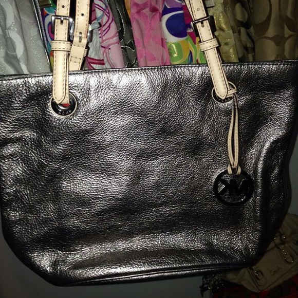 ***SOLD****Silver MK Pebble Leather Tote EC